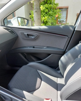 Seat Leon cena 70050 przebieg: 61700, rok produkcji 2019 z Łódź małe 562
